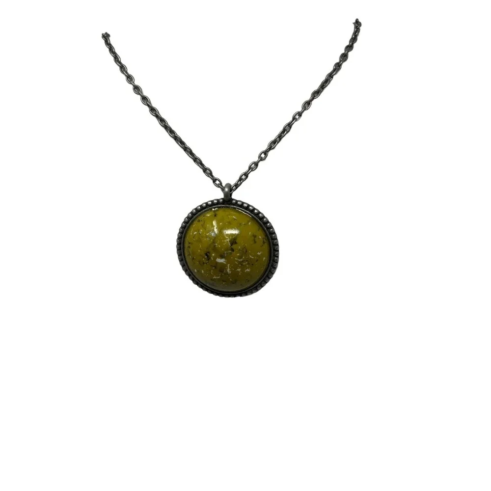 Green Acrylic Stone Necklace‎ Speckled with White Black Pewter Silver Tone